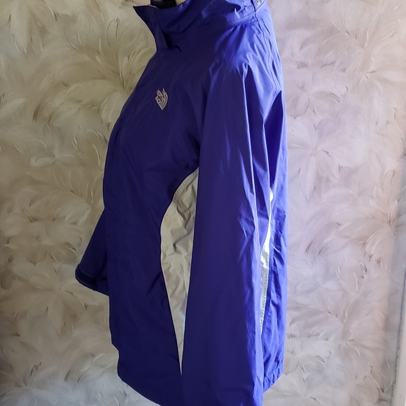The Northface water resistant jacket - Picture 2 of 12
